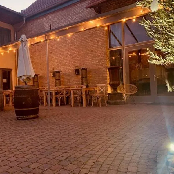 Kleine Residenz am Schloss, hotel v destinaci Hochheim am Main