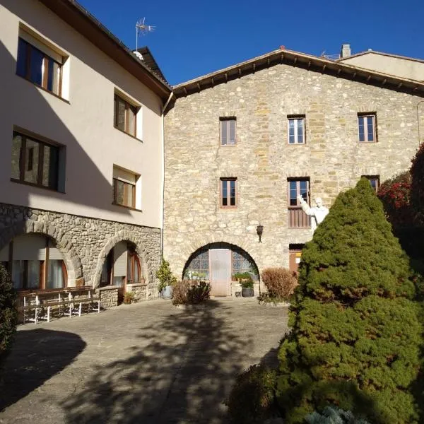 Casa de Colònies Casa Pare Coll、Gombrenyのホテル