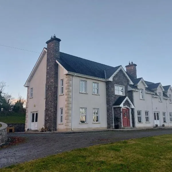 Molly's Self Catering Accommodation, hotel in Cavan