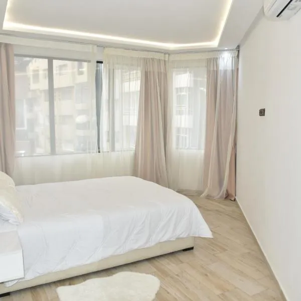 Bright 3-BR in Heart of Kenitra-Perfect Summer Stay with Parking!, hotel v destinaci Kenitra