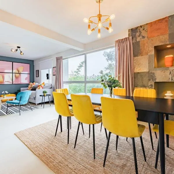 NEW Cheerful Family Friendly Roma Norte Condo, Hotel in Mexiko-Stadt