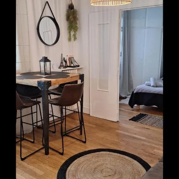 Charmant 2 pièce 35m2, hotel v destinaci Montrouge