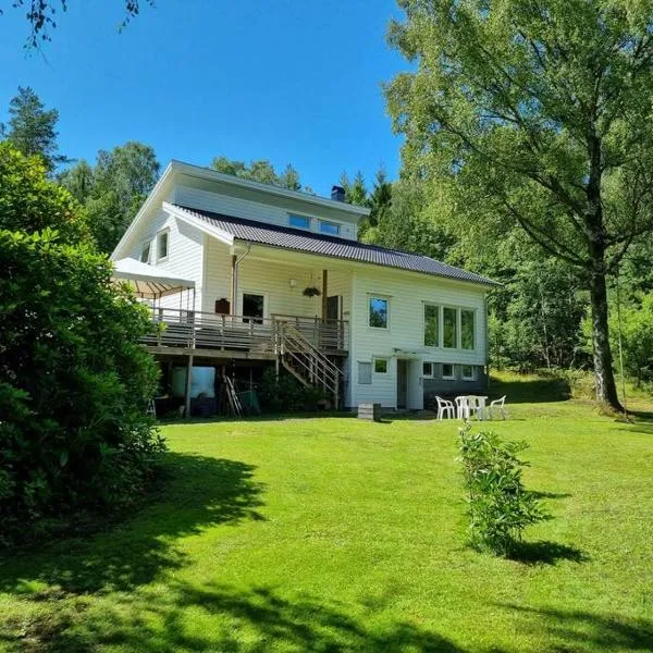 Apartment Enebacken close Göteborg, hotel v destinaci Mölnlycke