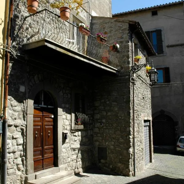 Antica residenza La Rocca, viešbutis mieste Montefjaskonė
