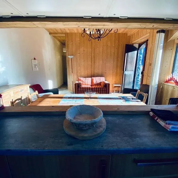 Appartement cosy avec jardin, hotel en Saint-Jean-dʼAulps