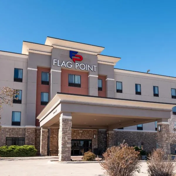 Flag Point Inn and Suites Pratt, hotel Prattban