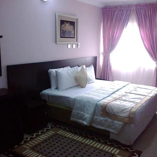 Conference Hotel and Suites Sagamu, hotel in Sagamu
