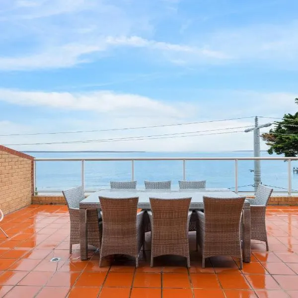 Beachfront Bliss - shared indoor pool & spa, hotel in Cowes