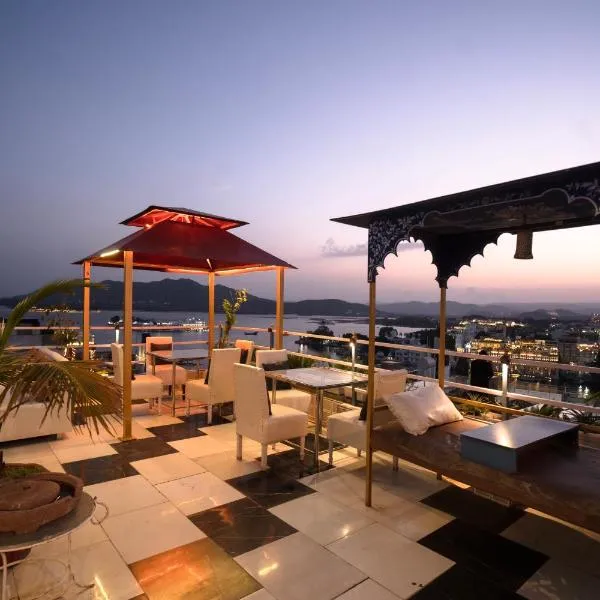The Lake View Hotel- On Lake Pichola, hótel í Udaipur