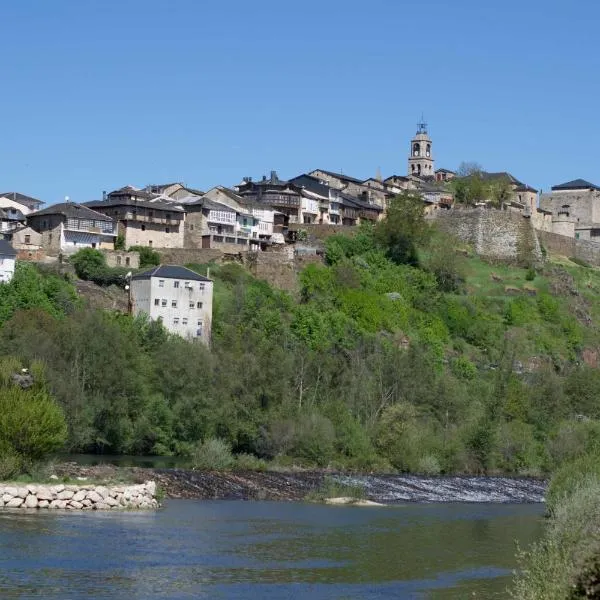 Hotel Victoria, hotel in Robleda-Cervantes