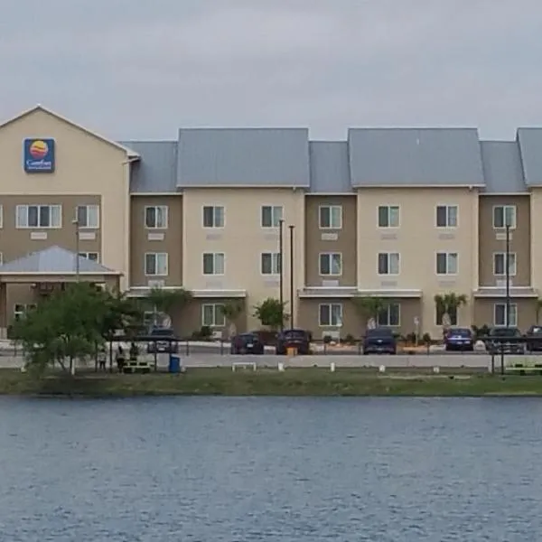 Comfort Inn & Suites Lakeside, hotel v destinaci Eagle Pass