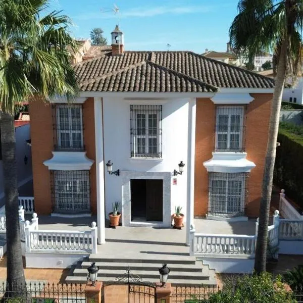 Villa Candelaria Sevilla Aljarafe、ボルムホスのホテル