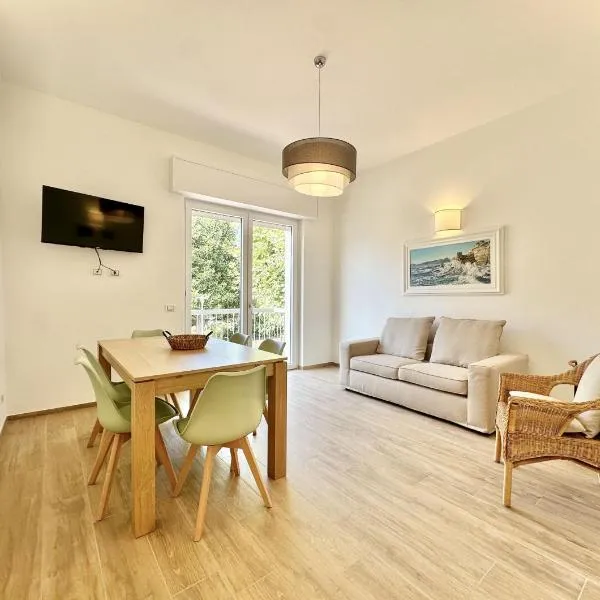 GOLDEN LUXE - 3 suites in the sea luxe apartment, hotel in Camaiore