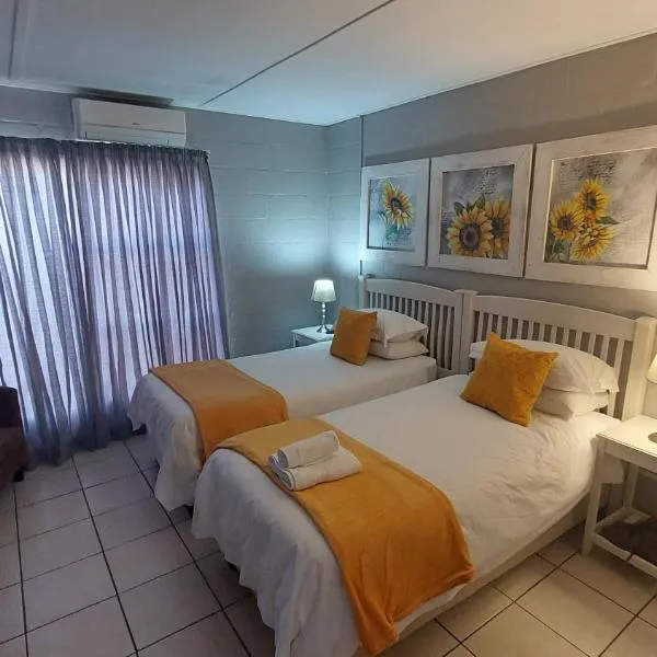 SuNel's Guest Rooms: Malmesbury şehrinde bir otel