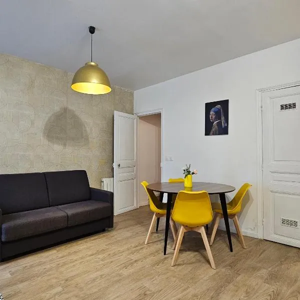 #6 Petite Maison avec petit jardin proche du Métro, hotel a Bagnolet