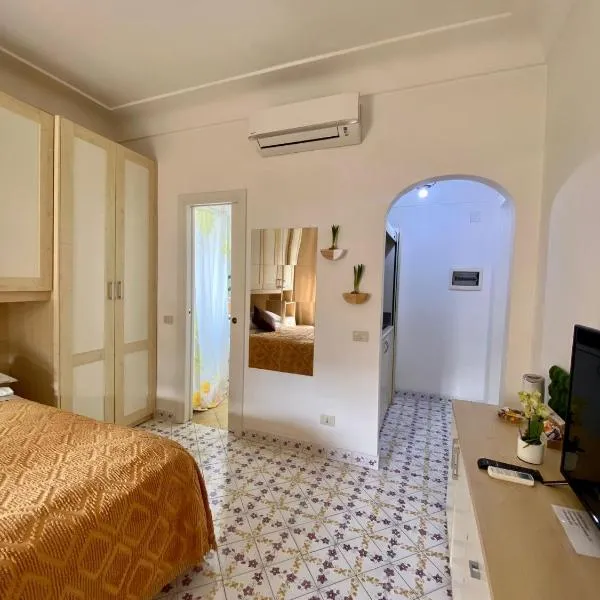 Central Studio Capri 2, hotel v Capri