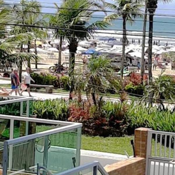 kitnet pé na areia, em frente a praia.