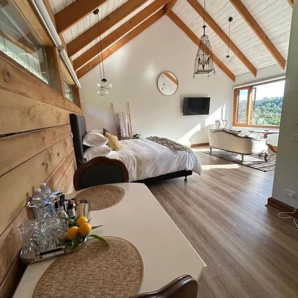 Rainy Hill Retreat - The Loft, hotel v destinaci Cockatoo
