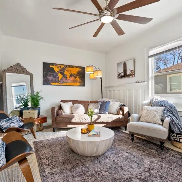 Midtown Flight Deck: 2BR Gem, hotel v destinaci Reno