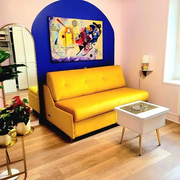 Golden Art Studio and Parking, hotel in Saint-Germain-en-Laye