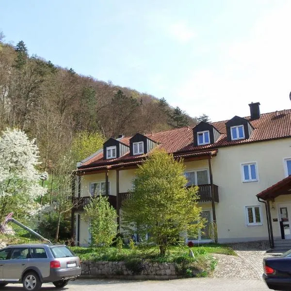 Hotel-Gasthof zur Krone, hotel v destinaci Riedenburg