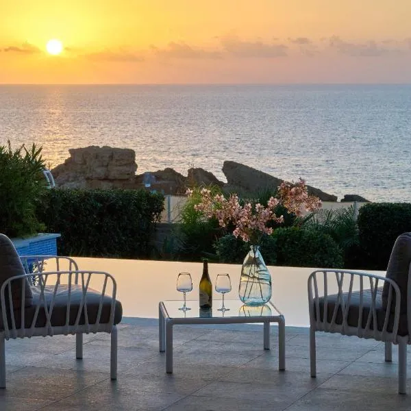Olymp Luxury Villa D - Luxury Escape with Direct Beach Access and Unique Sunsets, hotel en Pafos