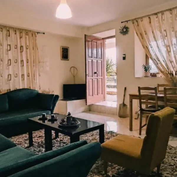 La Casa, hotell sihtkohas Mesinón