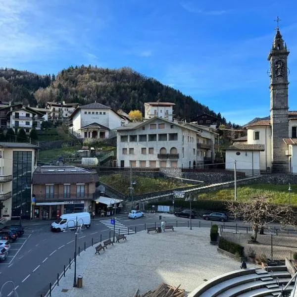 Attico panoramico in zona centrale, hotell i Oltre il Colle