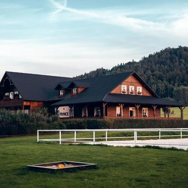 Penzion Pivnice - Jítravský Dvorec – hotel w mieście Rynoltice