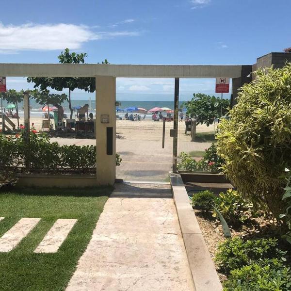 Apto com ótima localização, centro de Meia Praia