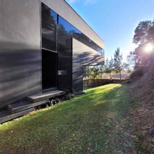 the black line house, hotel v destinaci Olot