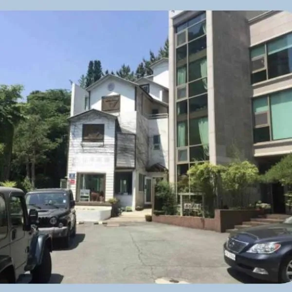 Art Residency, hotel in Busan