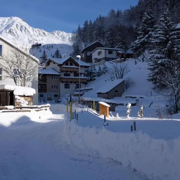 UnderDach Holiday House, hotel u gradu Andermat