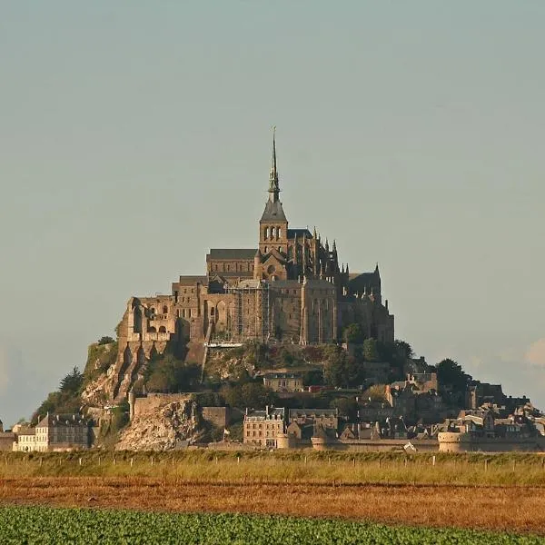 Gîte à 1,9 km du Mont St Michel, отель в городе Бовуар