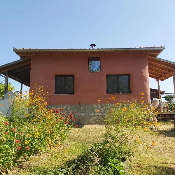The Strawhouse under the mountain, hotel in Gorgogýrion
