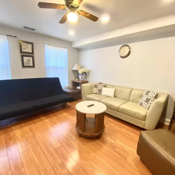 Shanghai 2900 - Vintage Oriental Style 2BR w Parking near Airport, hotel v destinaci Filadelfie
