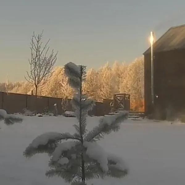 Domek Mazurski całoroczny nad jeziorem z Jacuzzi SPA, hotel em Pasym