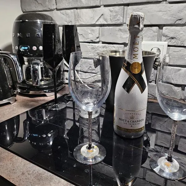 Luksusowy apartament 60 m z jacuzzi oraz z ogródkiem na dachu na wyłączność !, hotel v Krakově