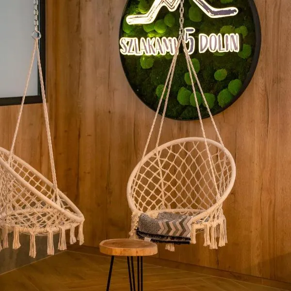 Szlakami 5 Dolin - apartamenty obok Doliny Strążyskiej - sauna i parking GRATIS!, Hotel in Zakopane