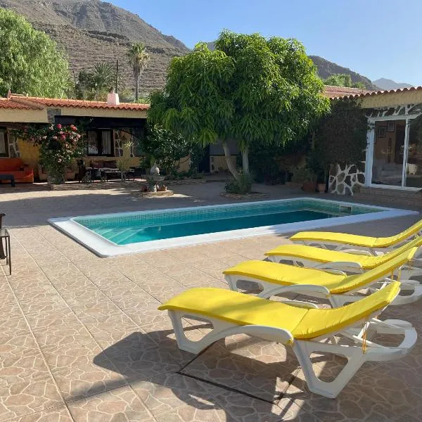 Beautiful villa with stunning view, hotel in Adeje