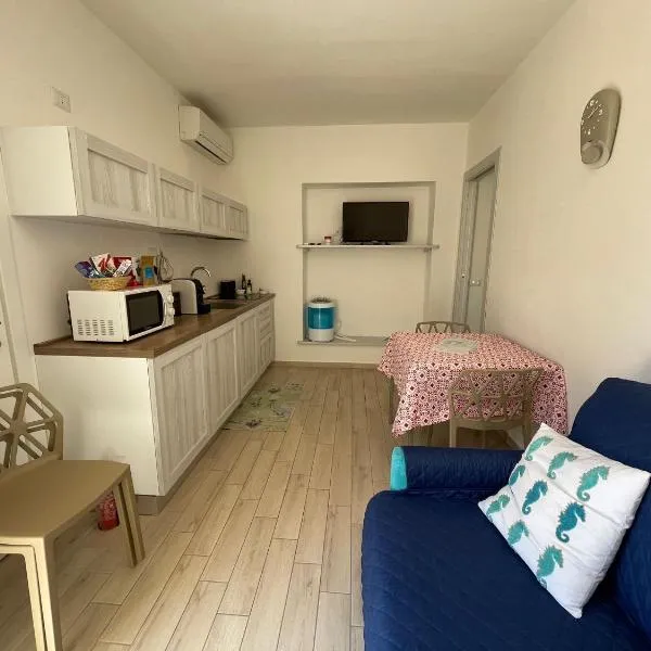 Appartamenti Renzo&Rita2 Carmelina, hotel u gradu Sant'Antioko