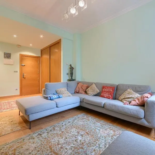 Encanto y Confort en Calle Epalza - Tu Familia en el Corazón de Bilbao, hotel in Bilbao