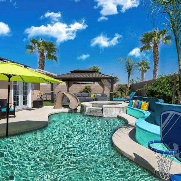 Desert Bliss Paradise - Arcade, Casino, Play Area ,Pool , Hot tub, hotel v destinaci Indio