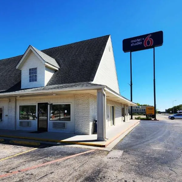 Motel 6-Webster, TX - Houston - Nasa Lake, hotel v destinaci Webster