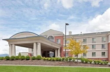 Triple Play Resort Hotel & Suites, hotel in Spirit Lake