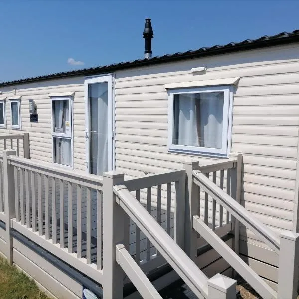 Sea Haven - 4 bedroom static near the beach, hotel in Newchurch