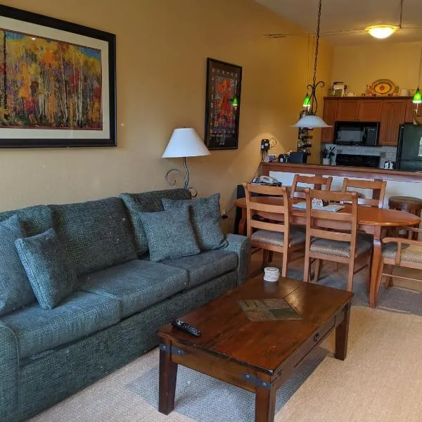 Stunning at Solitude, Steps from Chair Lift, East #103, hotel v destinaci Brighton
