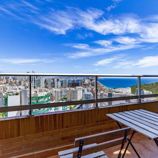 Penthouse sea view, pool, terrace, 2 bedrooms, hotel in Cala de Finestrat