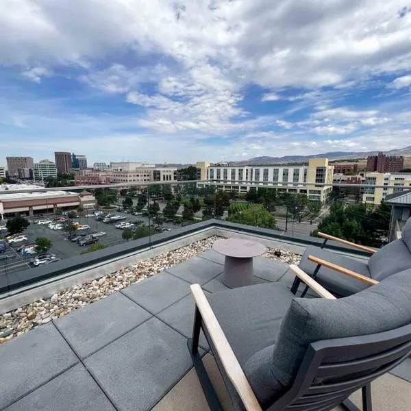 Navy Nights & Scenic Feels - Sleek Studio Stay, hotel v destinaci Boise