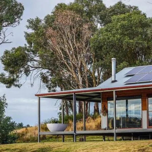 Kestrel Nest EcoHut, מלון בMount Adrah